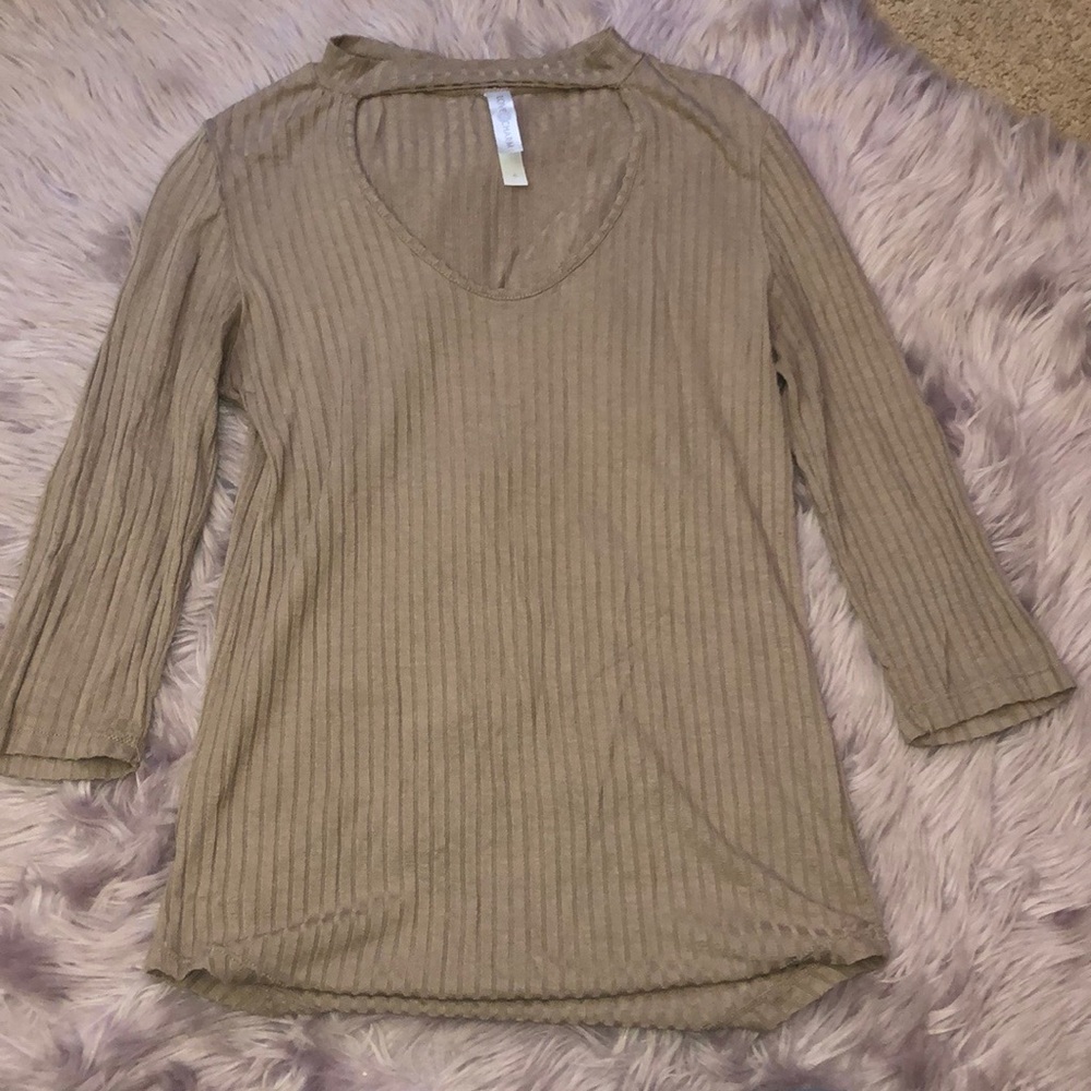 gray shirt